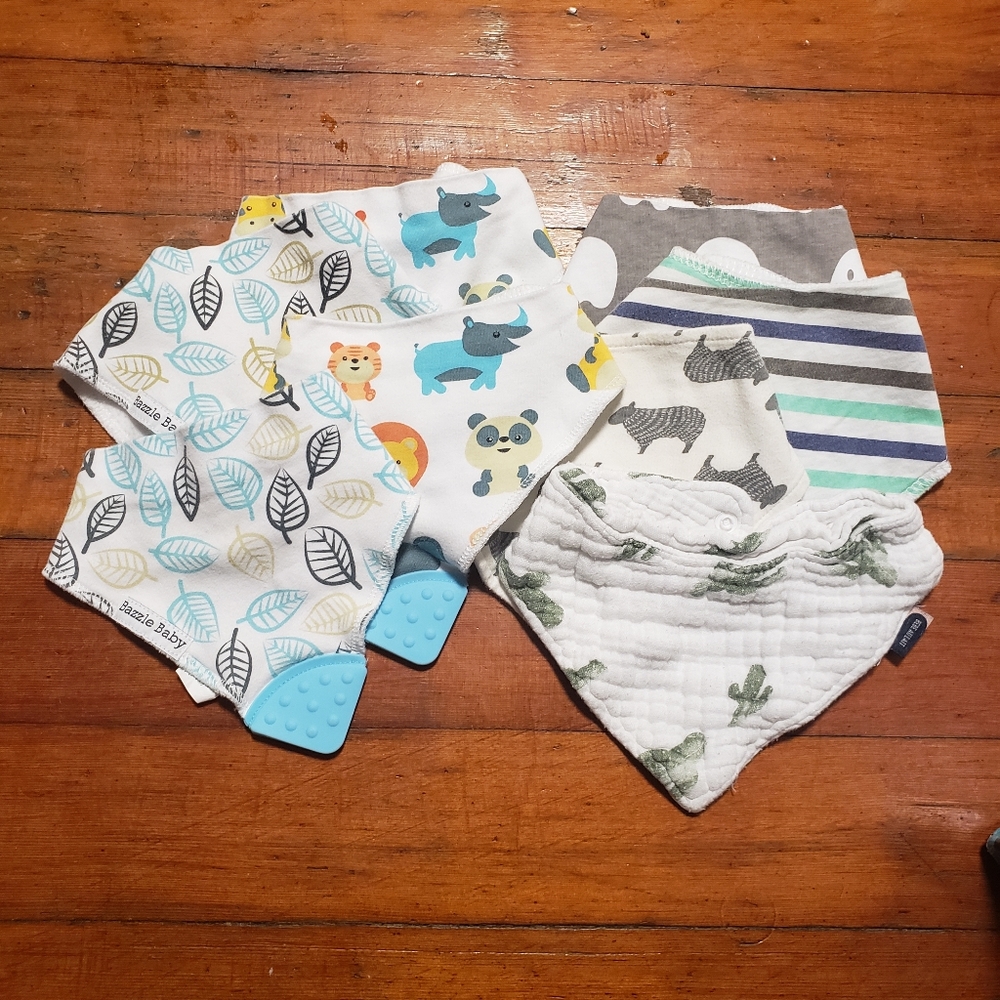 Bundls of 8 baby bibs